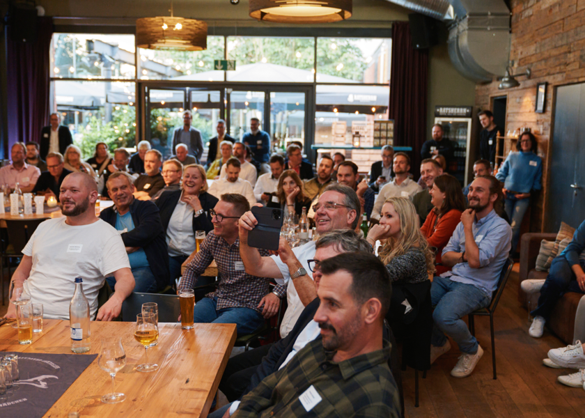 Ein Raum voller Menschen: Publikum beim Pioneers Lab